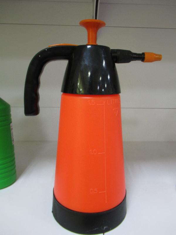GARDEN SPRAYER, PORTABLE PRESSURIZED SPRAYER ONE HAND PRESSURE SPRAYER BOTTLE, ADJUSTABLE NOZZLE, USE WITH WATER CHEMICALS