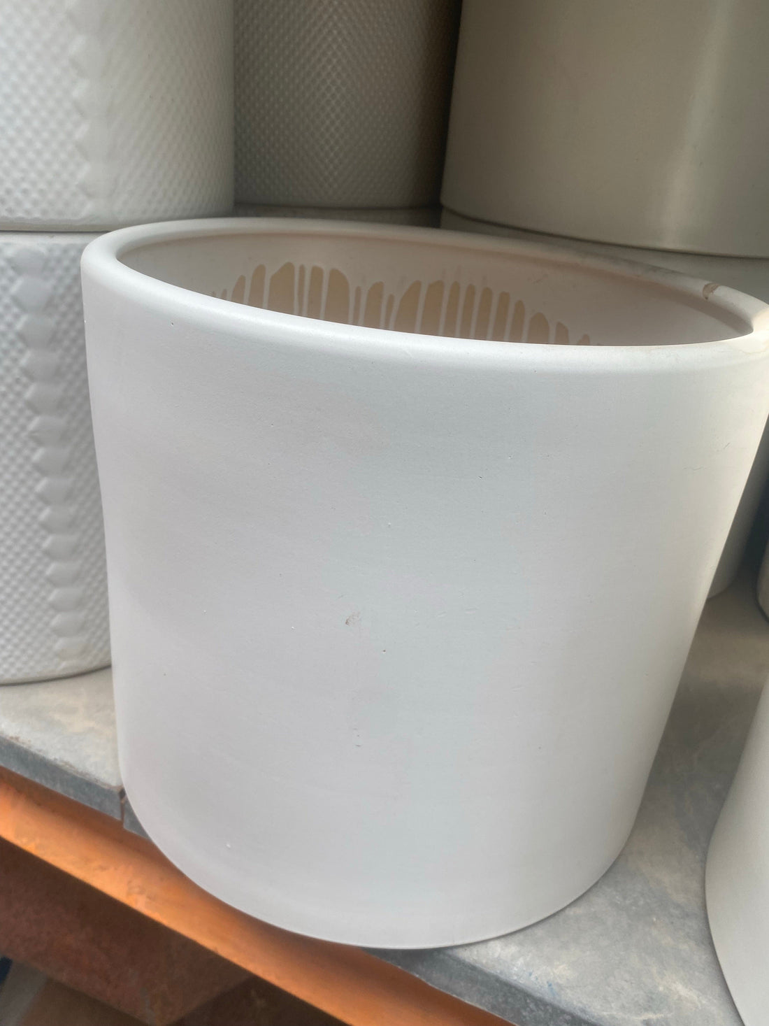 White ceramic pots round shape A11